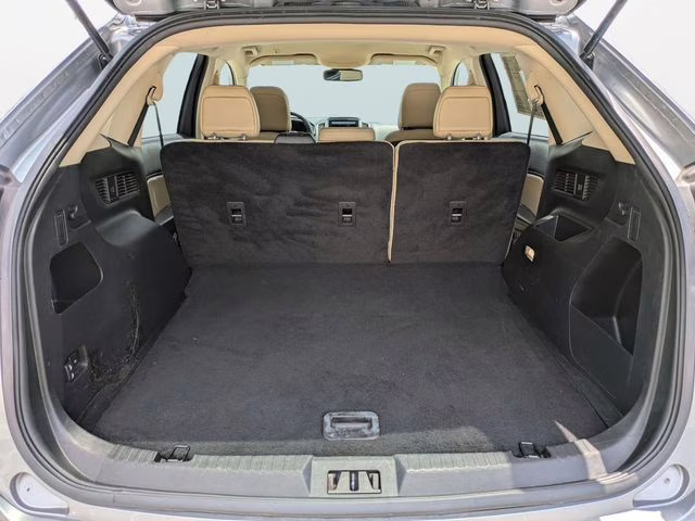 2022 Silver Metallic Ford Edge SEL AWD SUV