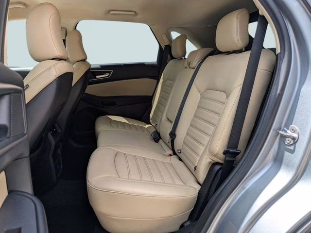 2022 Silver Metallic Ford Edge SEL AWD SUV