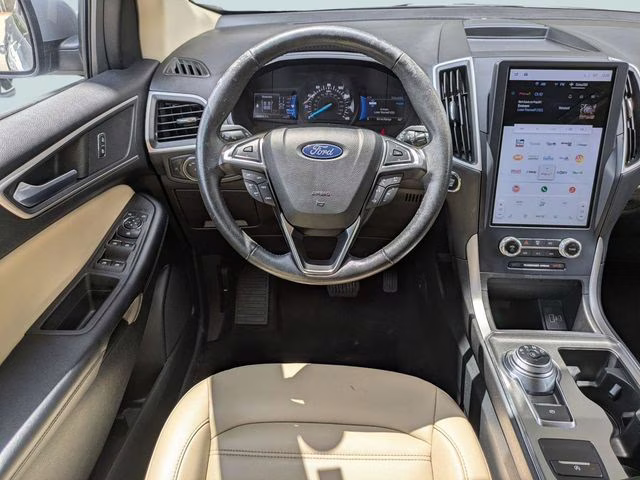 2022 Silver Metallic Ford Edge SEL AWD SUV