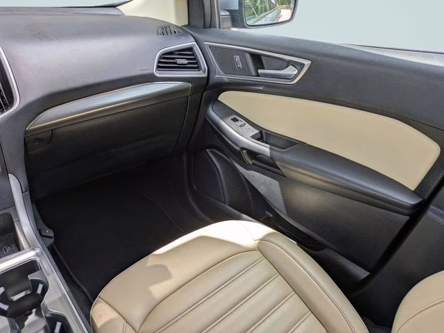 2022 Silver Metallic Ford Edge SEL AWD SUV