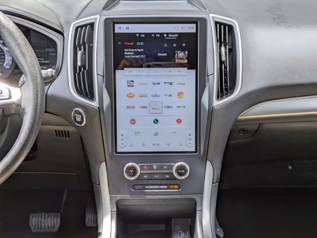 2022 Silver Metallic Ford Edge SEL AWD SUV