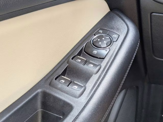2022 Silver Metallic Ford Edge SEL AWD SUV