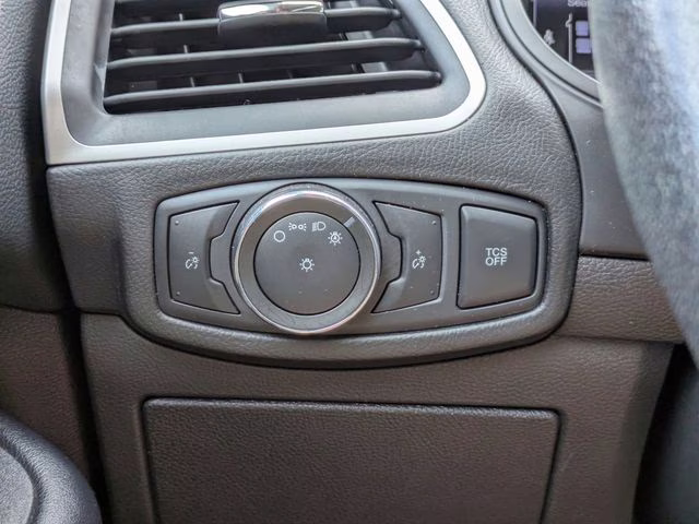 2022 Silver Metallic Ford Edge SEL AWD SUV