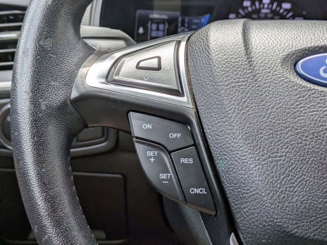 2022 Silver Metallic Ford Edge SEL AWD SUV