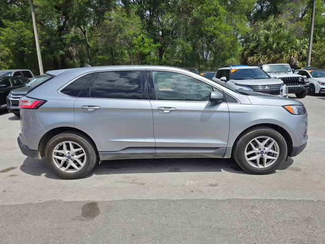 2022 Silver Metallic Ford Edge SEL AWD SUV