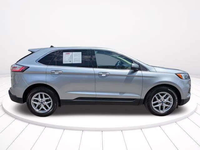 2022 Silver Metallic Ford Edge SEL AWD SUV