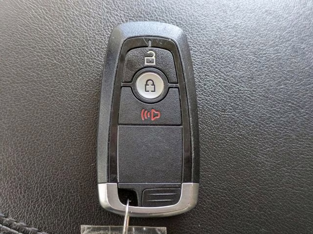 2022 Silver Metallic Ford Edge SEL AWD SUV