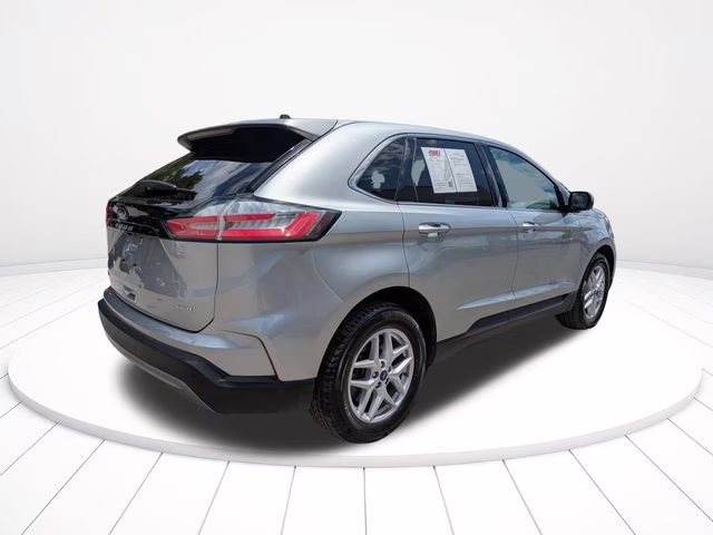2022 Silver Metallic Ford Edge SEL AWD SUV