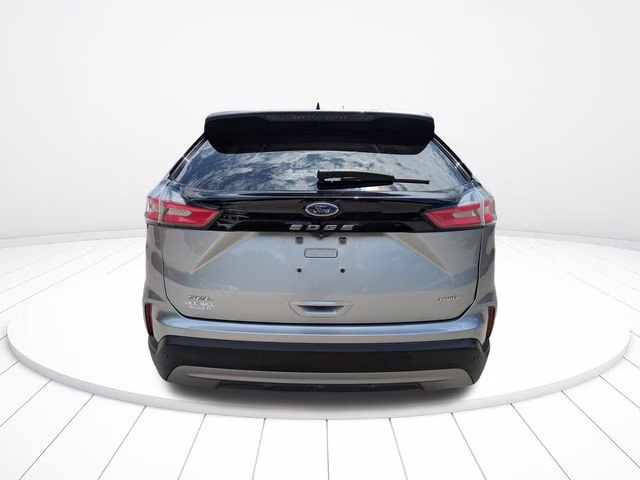 2022 Silver Metallic Ford Edge SEL AWD SUV