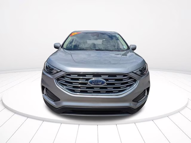 2022 Silver Metallic Ford Edge SEL AWD SUV
