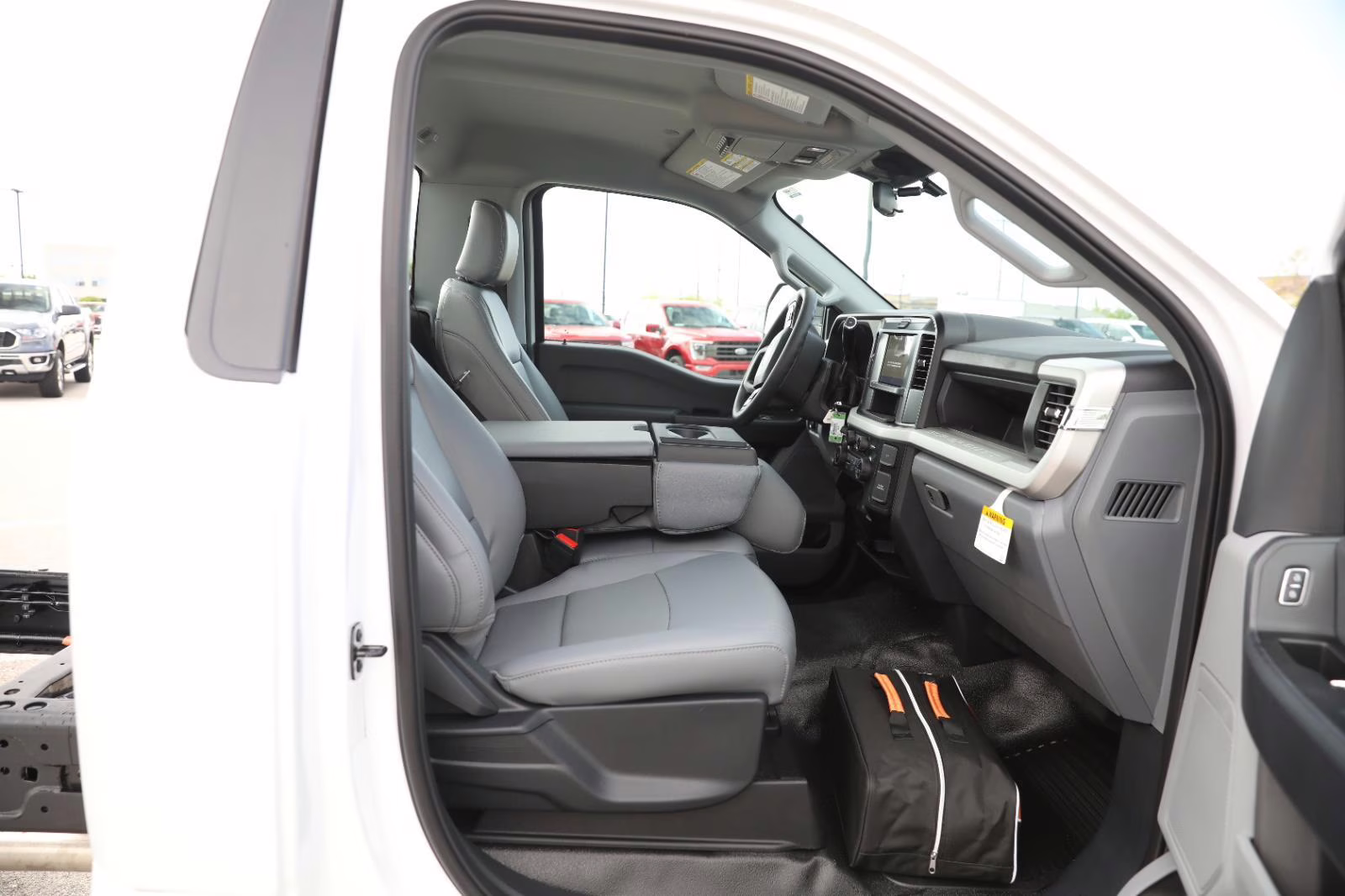 2026 Oxford White Ford Super Duty F-450 DRW XL 4X4 Truck