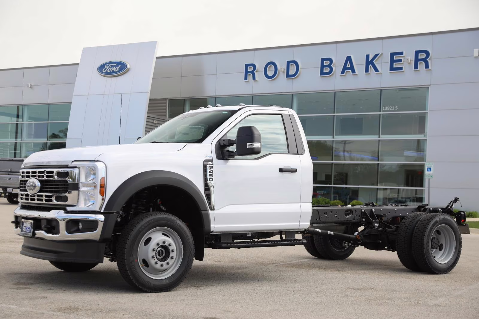 2026 Oxford White Ford Super Duty F-450 DRW XL 4X4 Truck