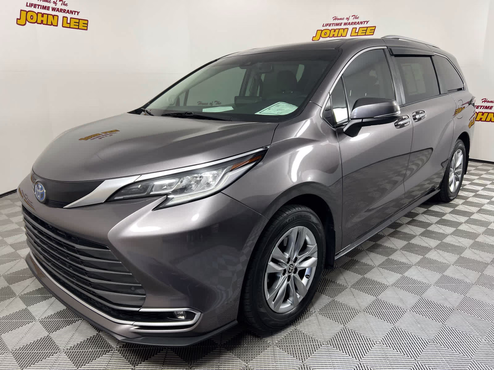 2022 Predawn Gray Mica Toyota Sienna Limited FWD Van