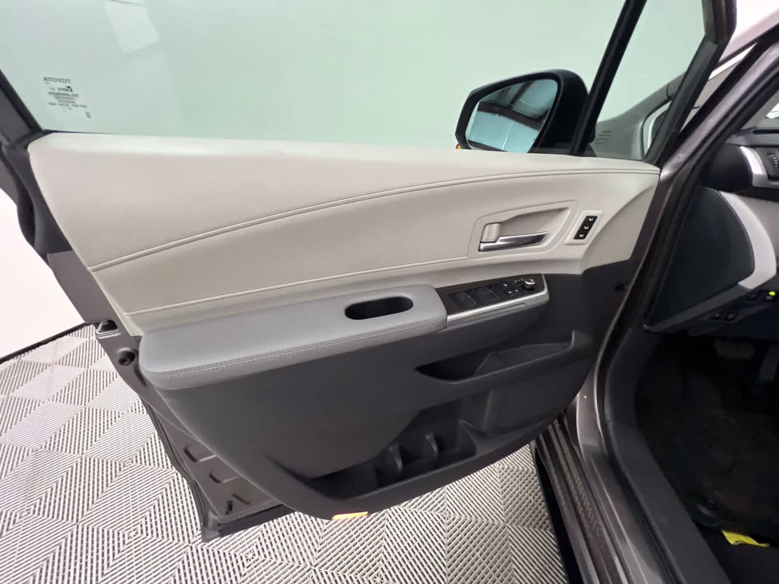 2022 Predawn Gray Mica Toyota Sienna Limited FWD Van
