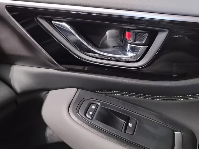 2025 Crystal White Pearl Subaru Outback Onyx Edition AWD SUV