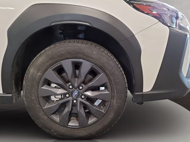 2025 Crystal White Pearl Subaru Outback Onyx Edition AWD SUV