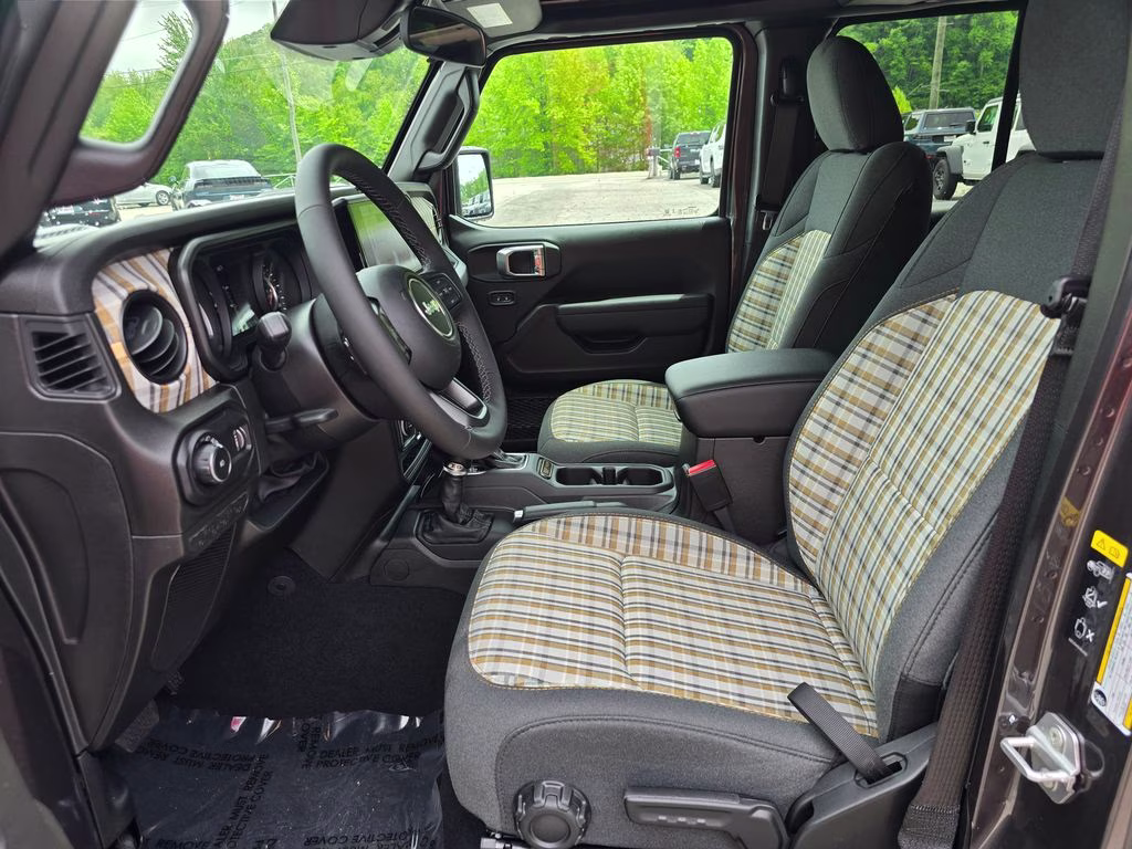 2026 Granite Crystal Metallic Clearcoat Jeep Wrangler 4X4 SUV