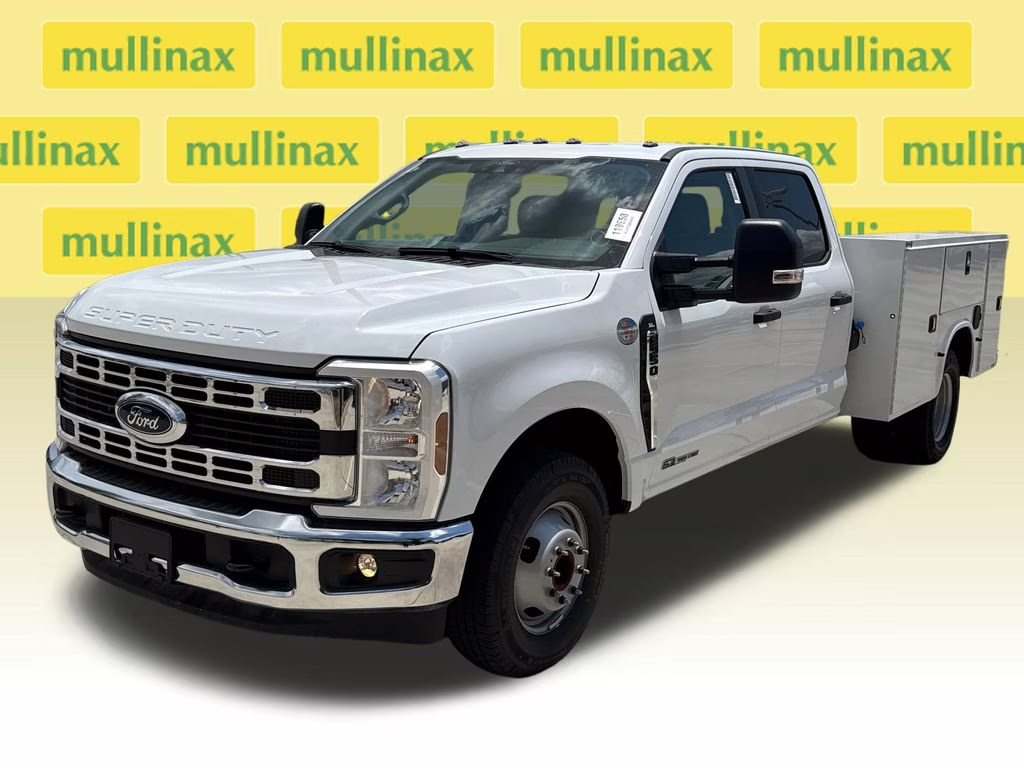2026 Oxford White Ford Super Duty F-350 DRW XL RWD Chassis