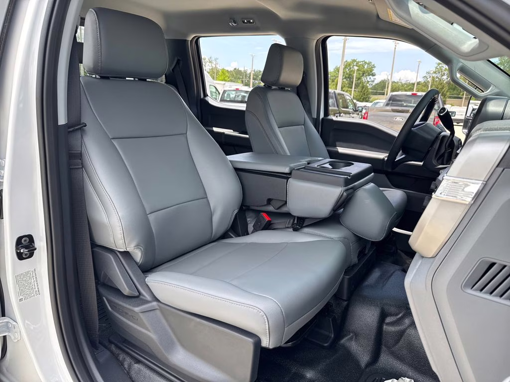 2026 Oxford White Ford Super Duty F-350 DRW XL RWD Chassis