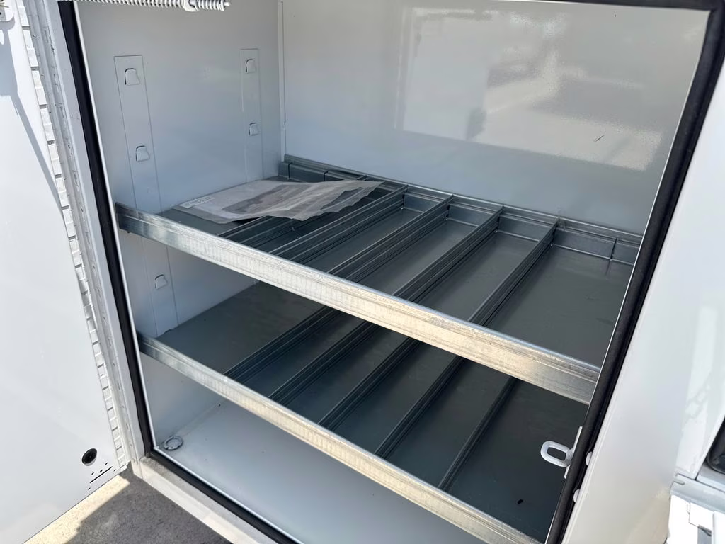 2026 Oxford White Ford Super Duty F-350 DRW XL RWD Chassis