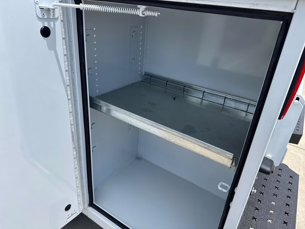 2026 Oxford White Ford Super Duty F-350 DRW XL RWD Chassis
