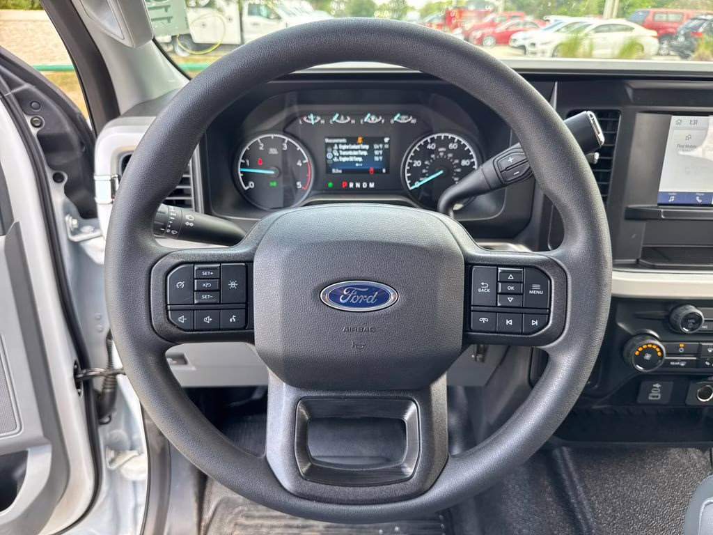 2026 Oxford White Ford Super Duty F-350 DRW XL RWD Chassis