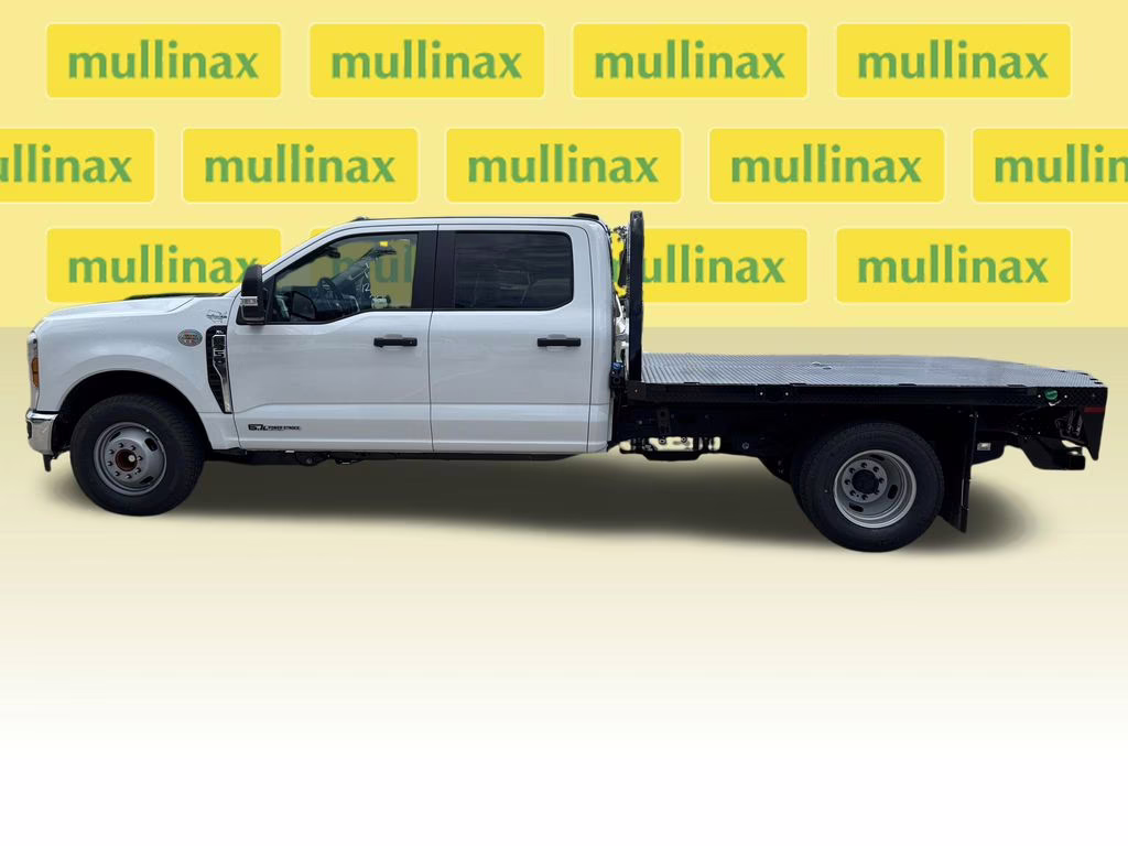 2026 Oxford White Ford Super Duty F-350 DRW XL RWD Chassis