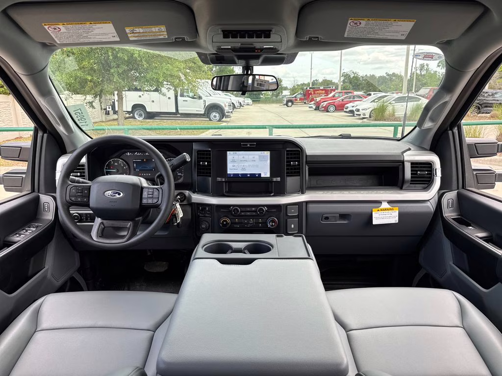 2026 Oxford White Ford Super Duty F-350 DRW XL RWD Chassis
