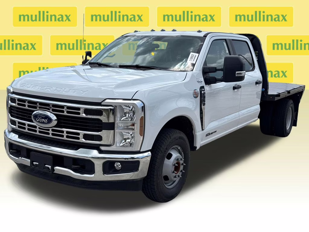 2026 Oxford White Ford Super Duty F-350 DRW XL RWD Chassis