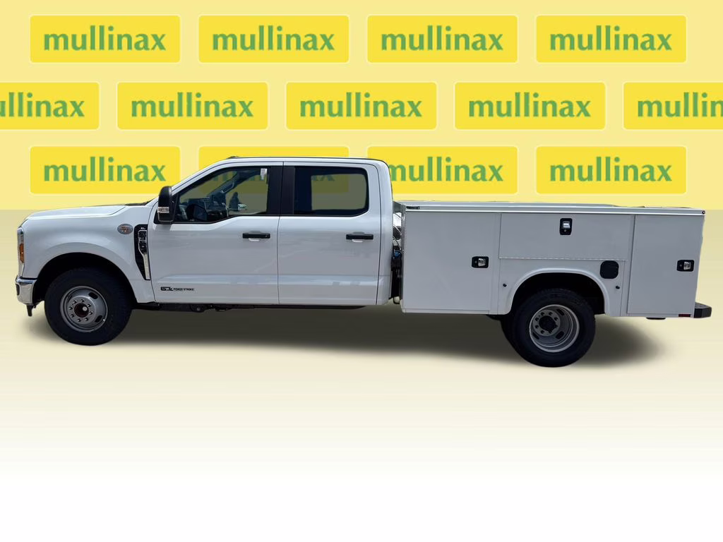 2026 Oxford White Ford Super Duty F-350 DRW XL RWD Chassis