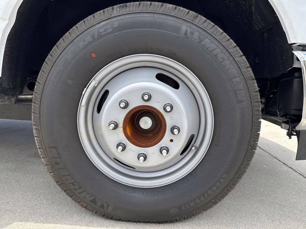 2026 Oxford White Ford Super Duty F-350 DRW XL RWD Chassis