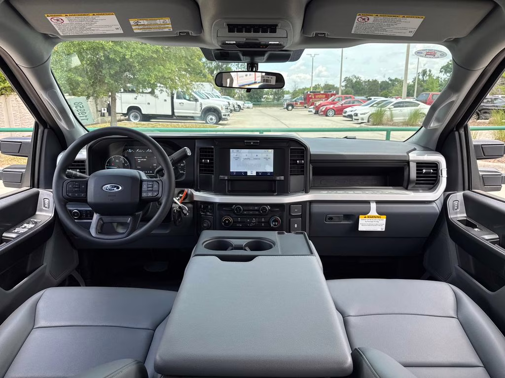 2026 Oxford White Ford Super Duty F-350 DRW XL RWD Chassis