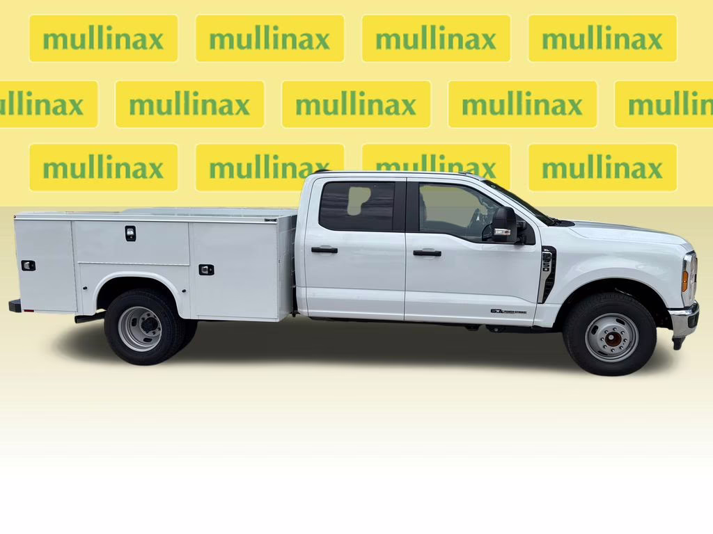 2026 Oxford White Ford Super Duty F-350 DRW XL RWD Chassis