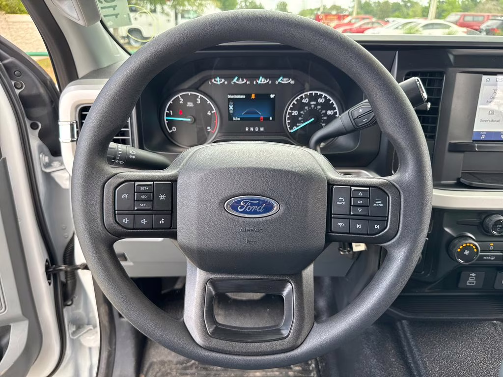 2026 Oxford White Ford Super Duty F-350 DRW XL RWD Chassis