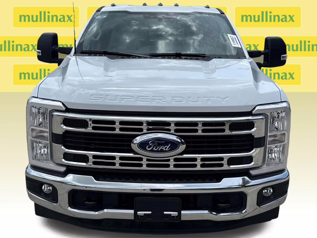2026 Oxford White Ford Super Duty F-350 DRW XL RWD Chassis