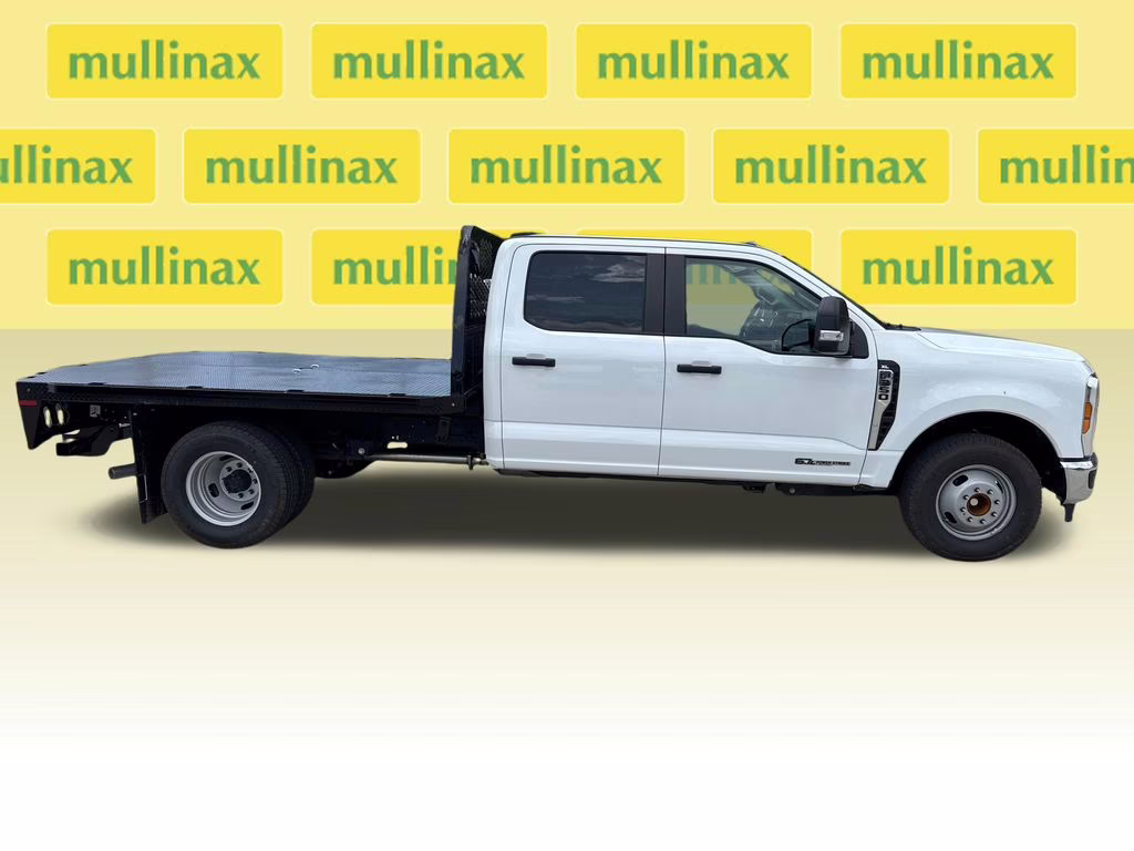 2026 Oxford White Ford Super Duty F-350 DRW XL RWD Chassis
