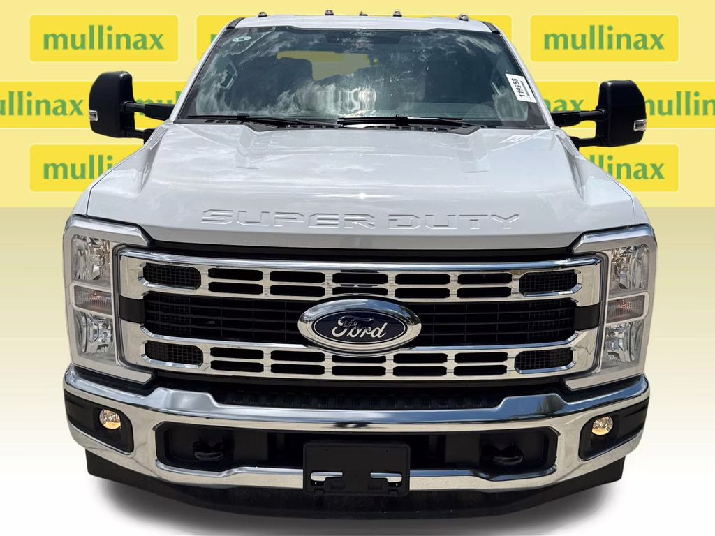 2026 Oxford White Ford Super Duty F-350 DRW XL RWD Chassis