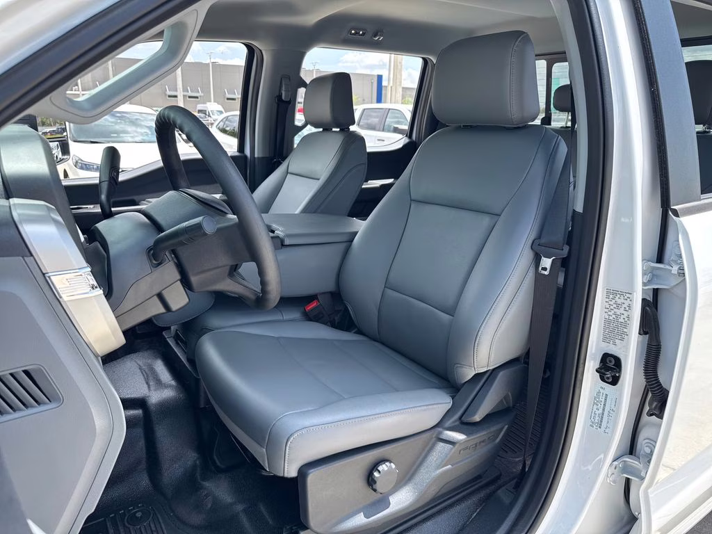 2026 Oxford White Ford Super Duty F-350 DRW XL RWD Chassis