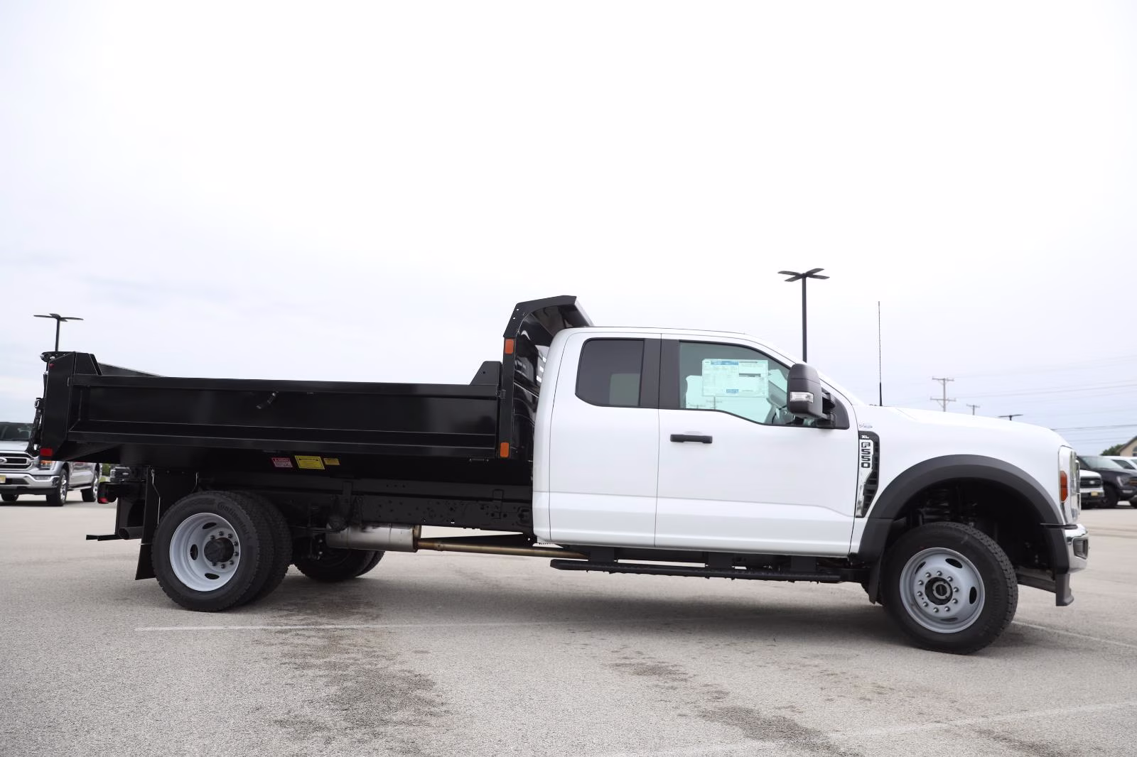 2026 Oxford White Ford Super Duty F-550 DRW XL 4X4 Truck