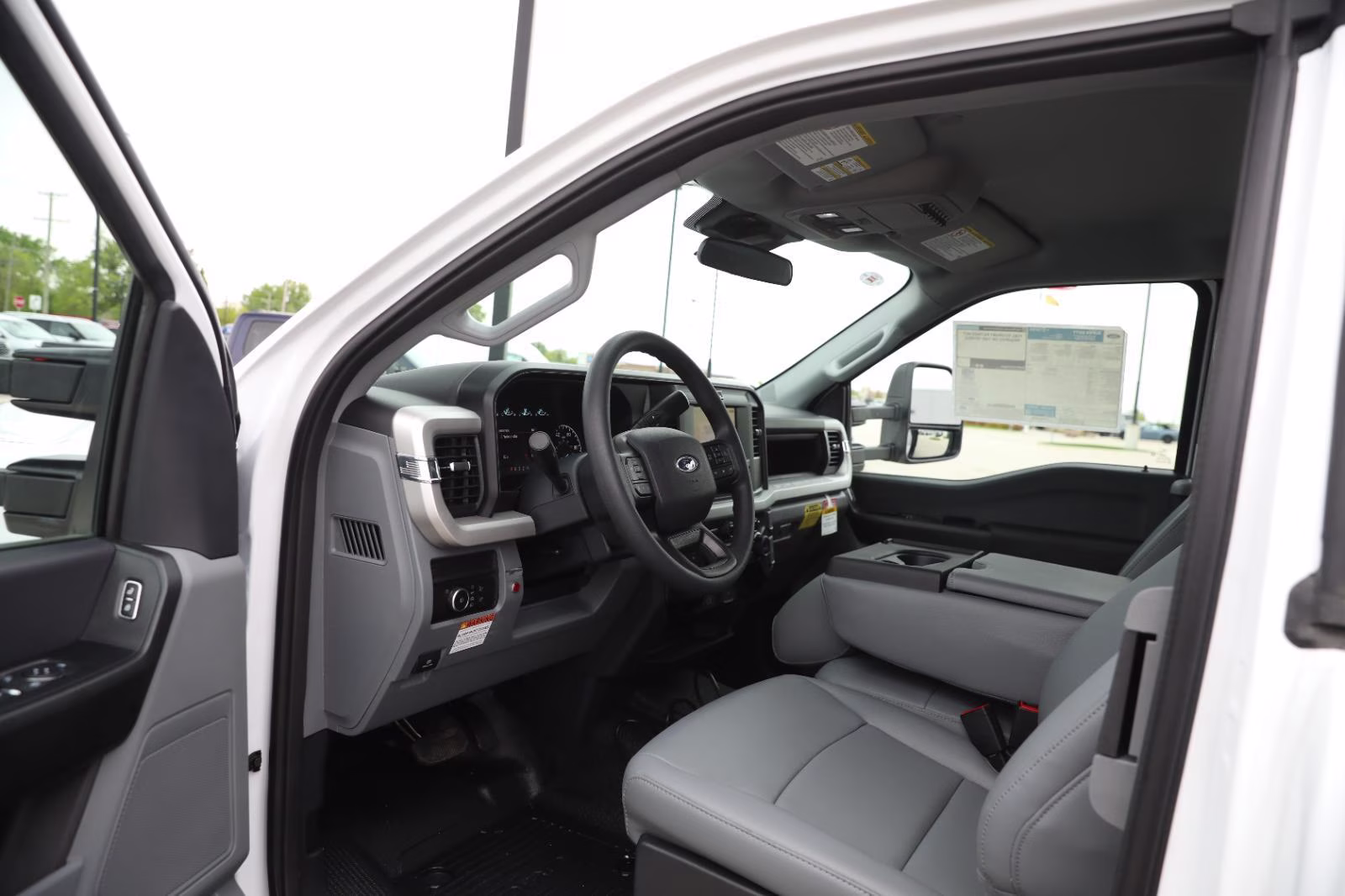 2026 Oxford White Ford Super Duty F-550 DRW XL 4X4 Truck