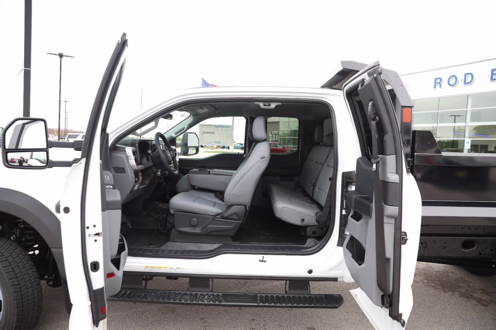 2026 Oxford White Ford Super Duty F-550 DRW XL 4X4 Truck