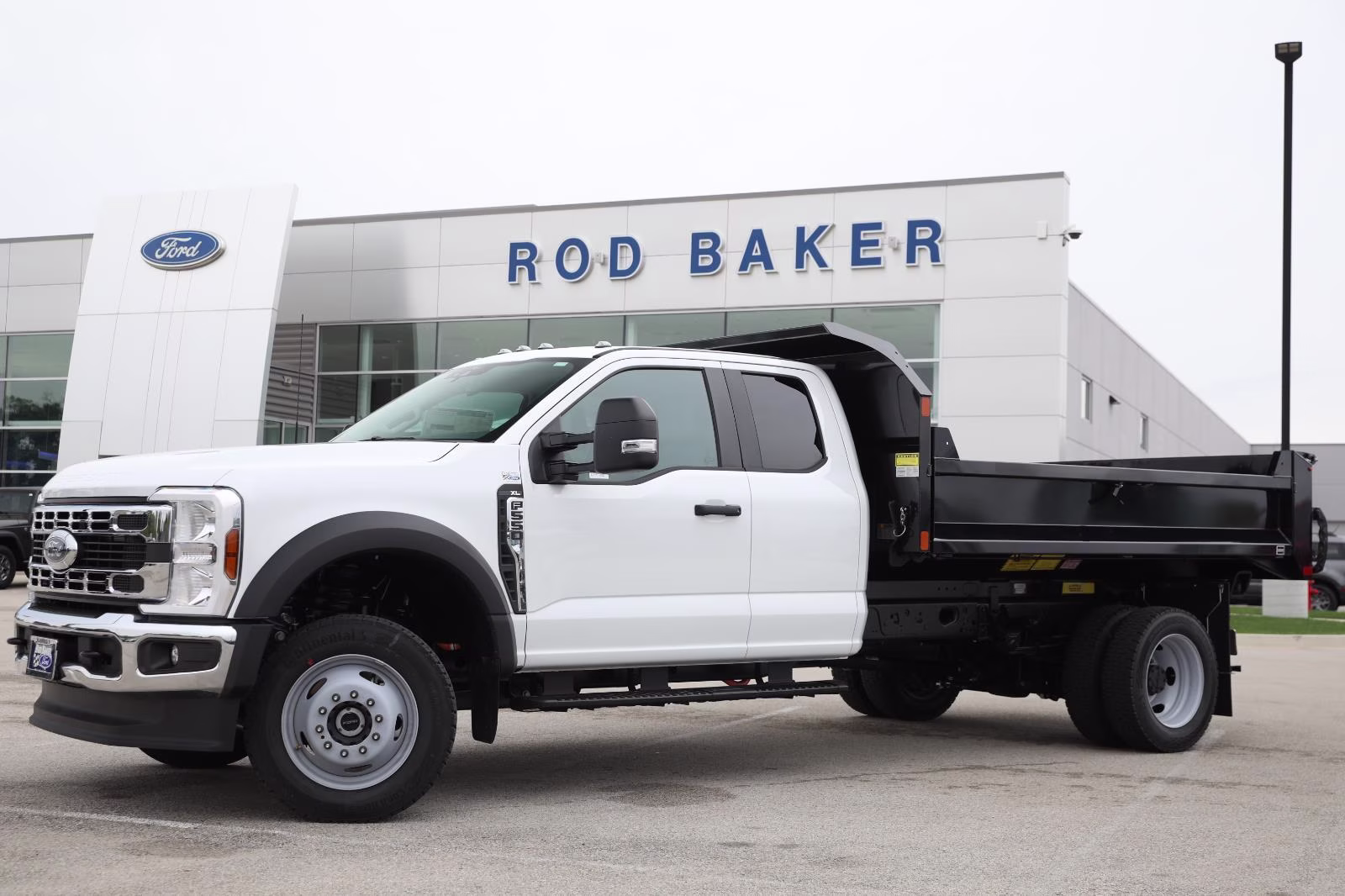 2026 Oxford White Ford Super Duty F-550 DRW XL 4X4 Truck