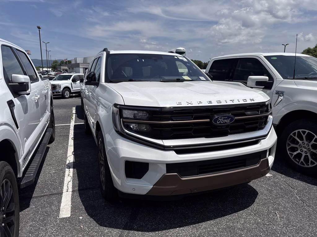 2025 Star White Metallic Tri-Coat Ford Expedition Max King Ranch 4X4 SUV