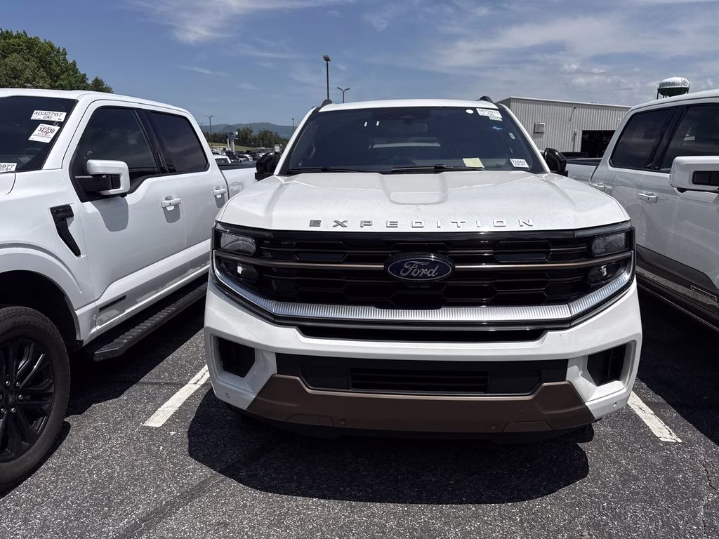 2025 Star White Metallic Tri-Coat Ford Expedition Max King Ranch 4X4 SUV