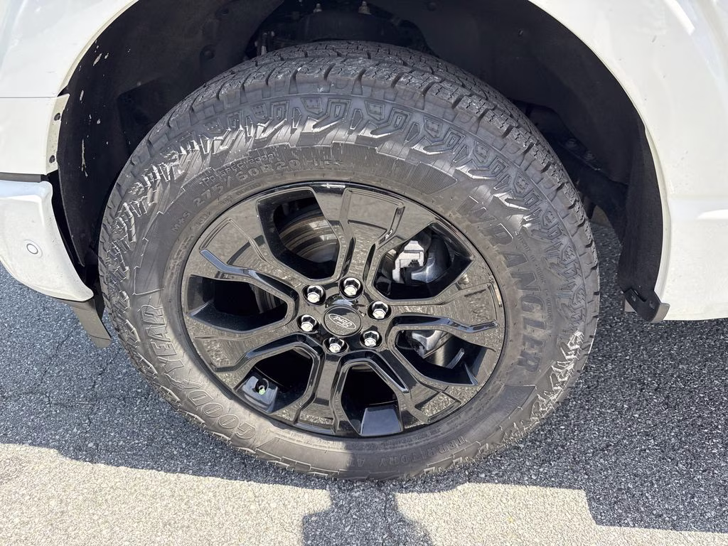 2023 Star White Metallic Tri-Coat Ford F-150 Platinum 4X4 Truck