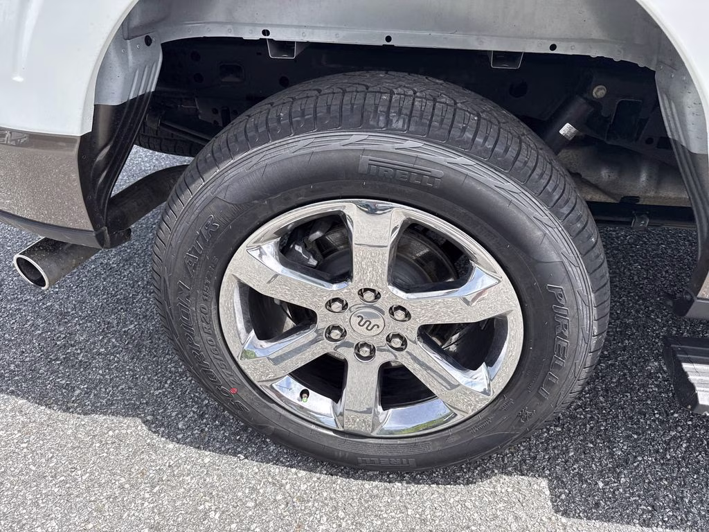 2023 Star White Metallic Tri-Coat Ford F-150 King Ranch 4X4 Truck