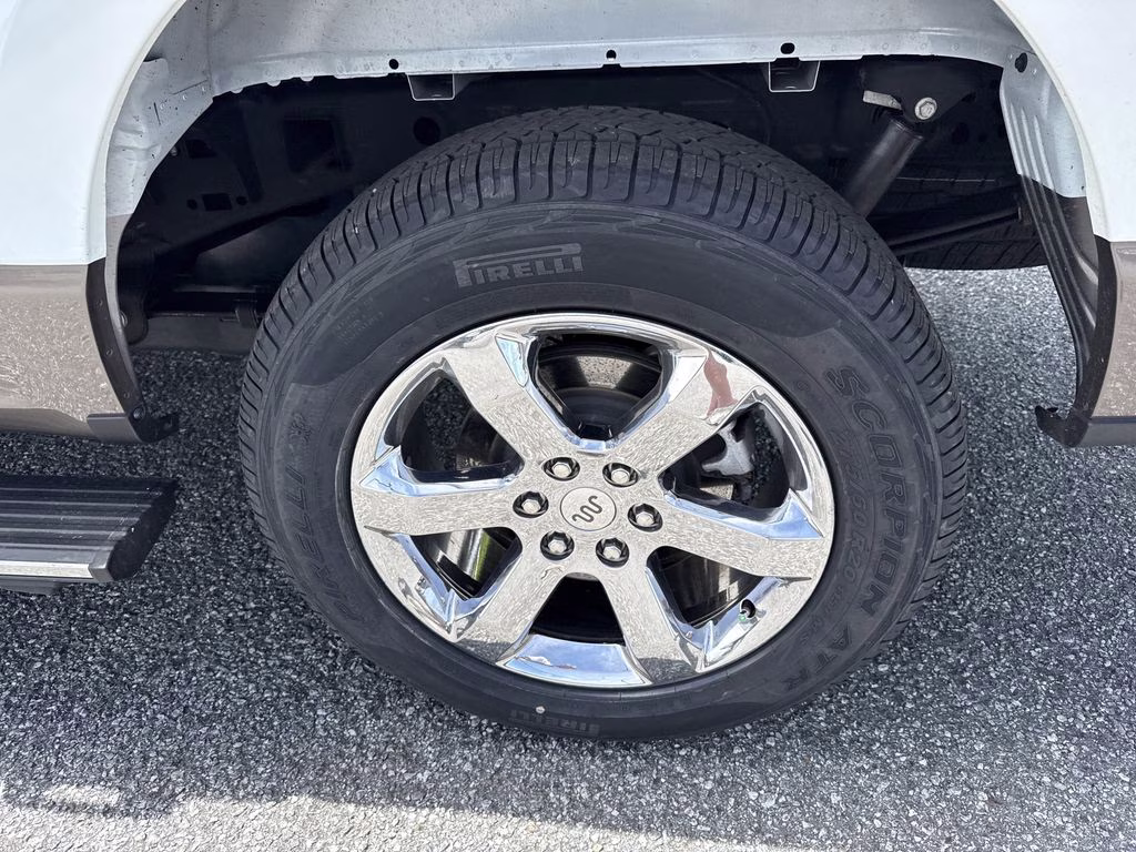 2023 Star White Metallic Tri-Coat Ford F-150 King Ranch 4X4 Truck
