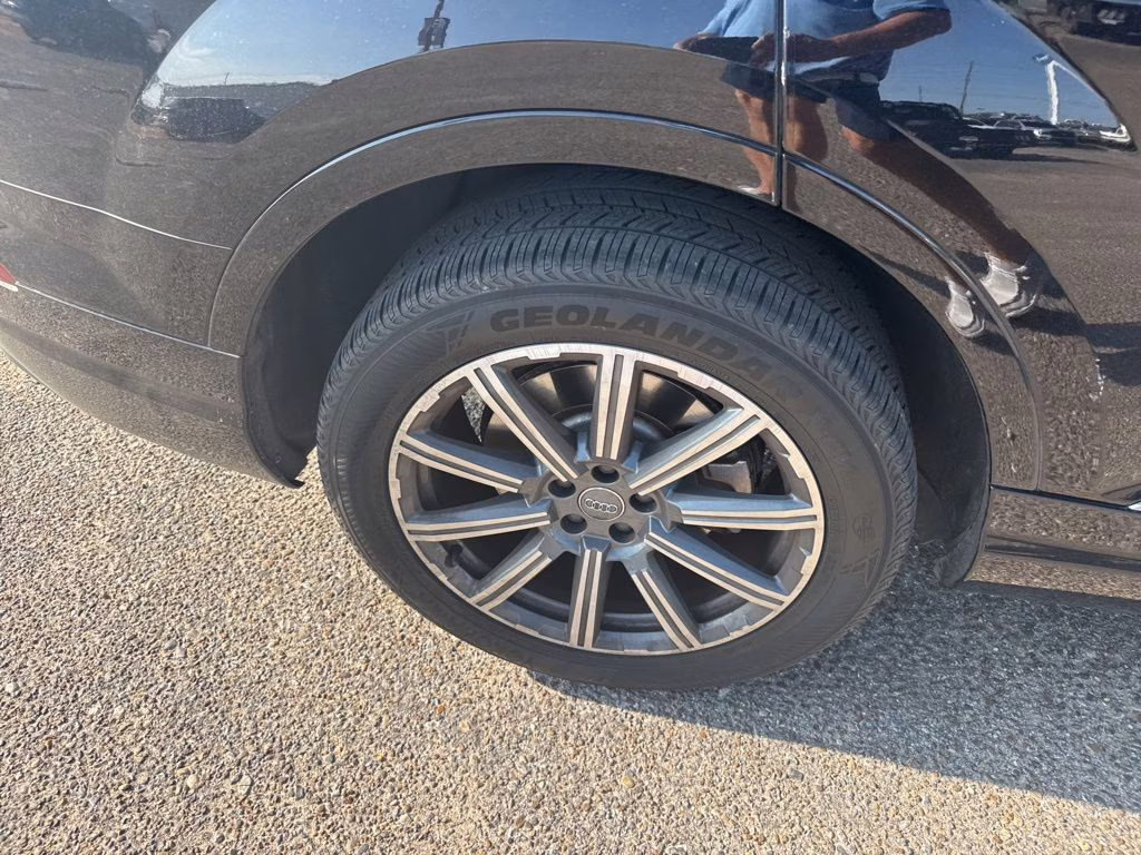 2018 Orca Black Metallic Audi Q7 2.0T Premium Plus AWD SUV