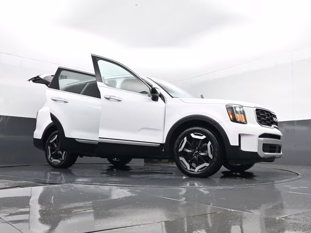 2025 Glacial White Pearl Kia Telluride S AWD SUV