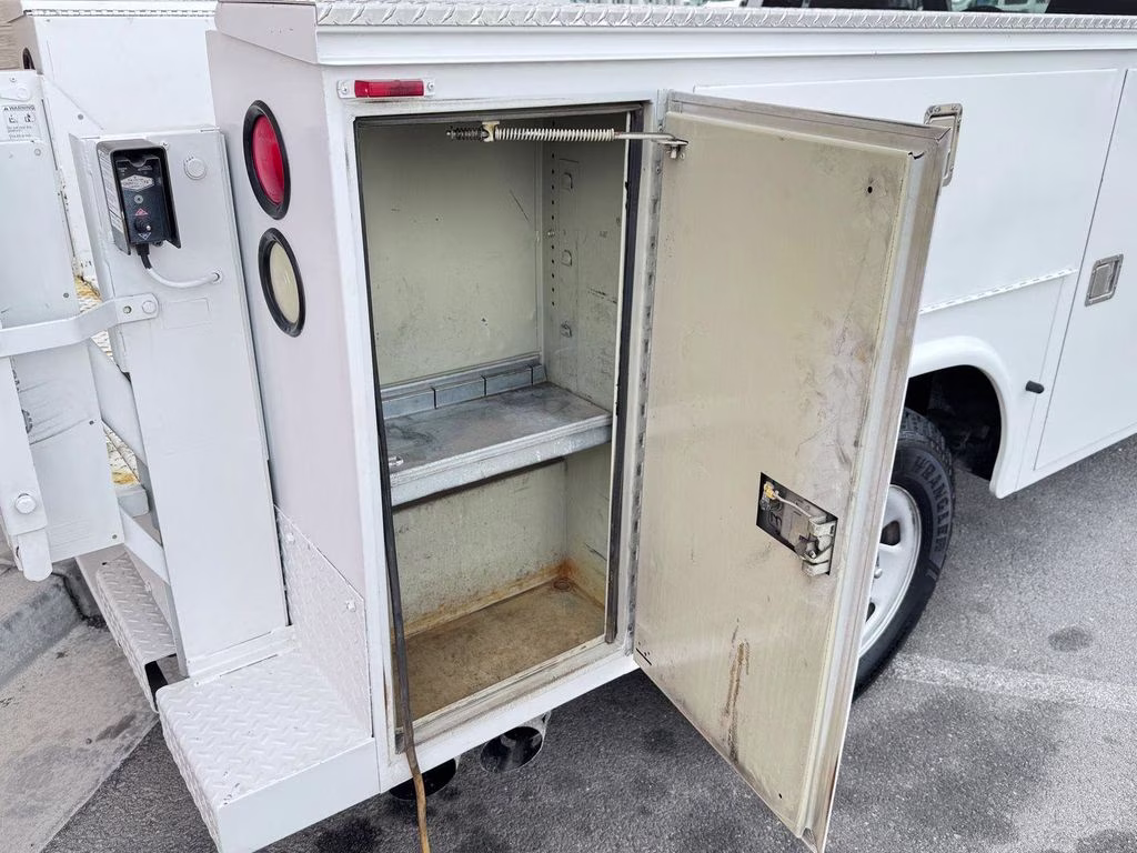 2008 White Ford Super Duty F-250 SRW XL RWD Truck